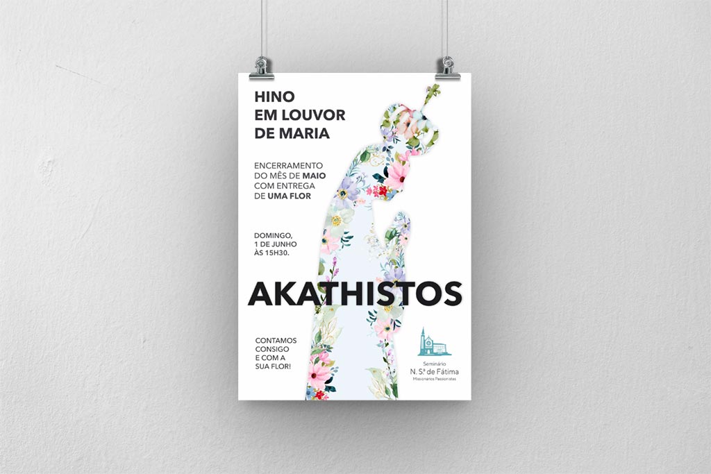 Cartaz do evento Akathistos no Seminário Nossa Senhora de Fátima, com ilustração floral da Virgem Maria, anunciando o encerramento do mês de maio com hino em louvor de Maria e entrega de uma flor, no dia 1 de junho às 15h30.